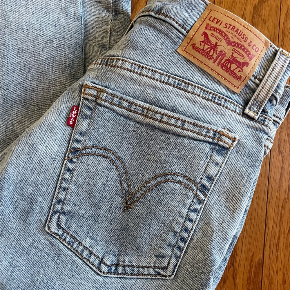 Levi’s Wedgie Straight